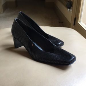 Stuart Weitzman Black Textured Pumps 10.5 AA